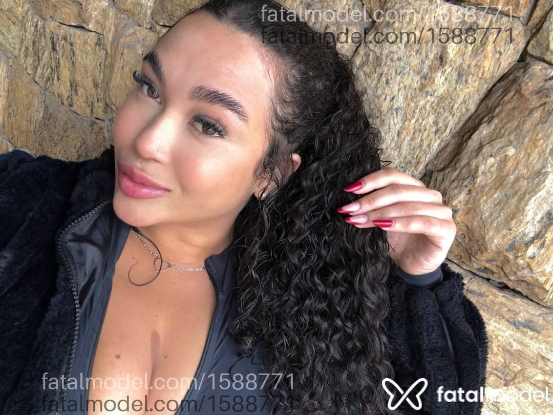 Acompanhante mulher morena (o) de olhos castanhos - Stefany