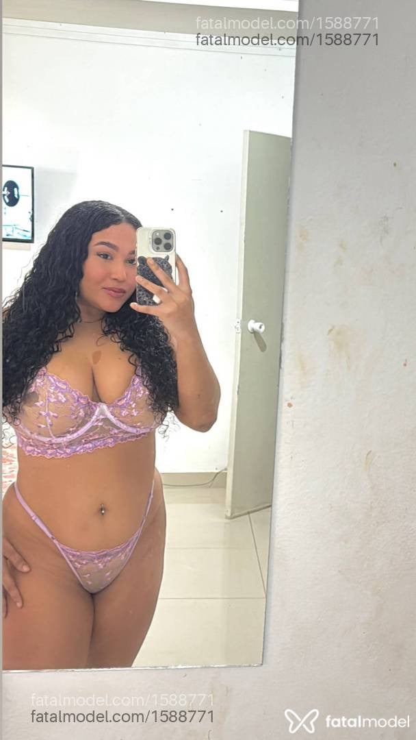 Acompanhante mulher morena (o) de olhos castanhos - Stefany
