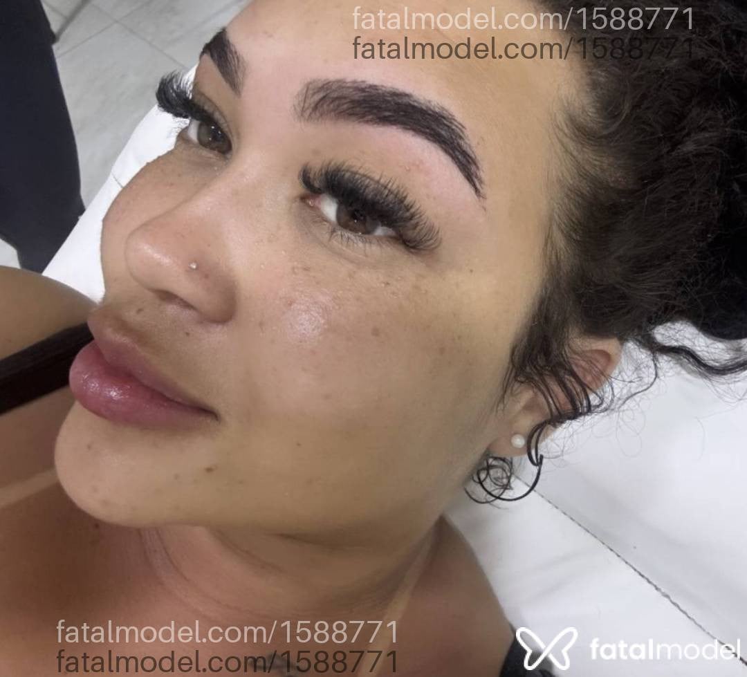 Acompanhante mulher morena (o) de olhos castanhos - Stefany