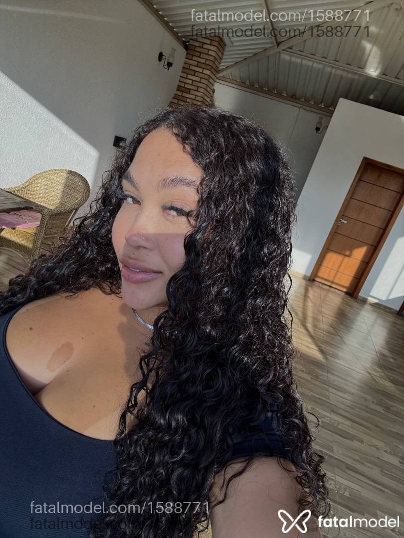 Acompanhante mulher morena (o) de olhos castanhos - Stefany