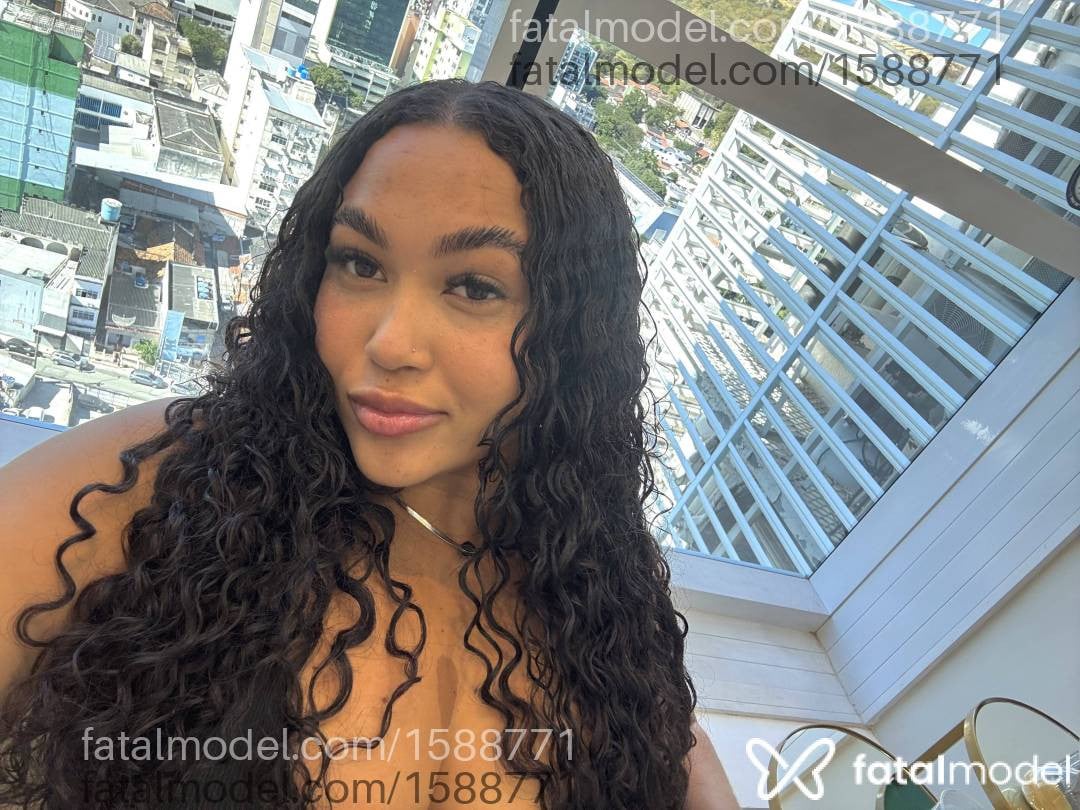Acompanhante mulher morena (o) de olhos castanhos - Stefany