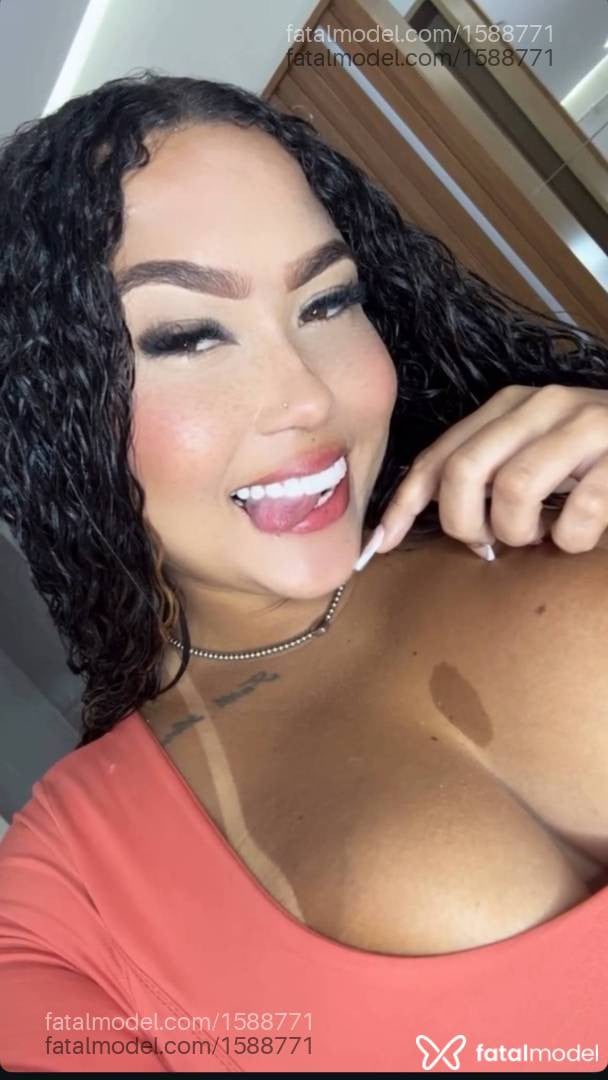Acompanhante mulher morena (o) de olhos castanhos - Stefany