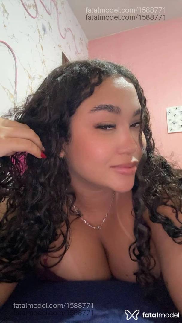 Acompanhante mulher morena (o) de olhos castanhos - Stefany