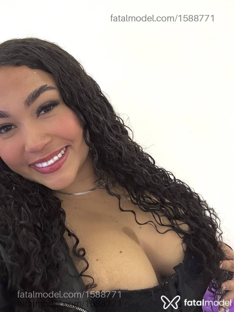 Acompanhante mulher morena (o) de olhos castanhos - Stefany