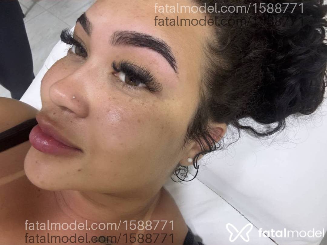 Acompanhante mulher morena (o) de olhos castanhos - Stefany