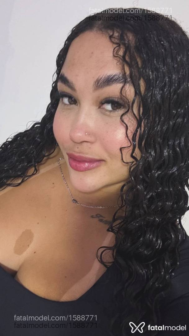 Acompanhante mulher morena (o) de olhos castanhos - Stefany