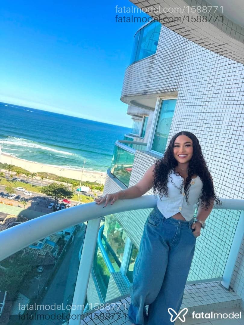 Acompanhante mulher morena (o) de olhos castanhos - Stefany