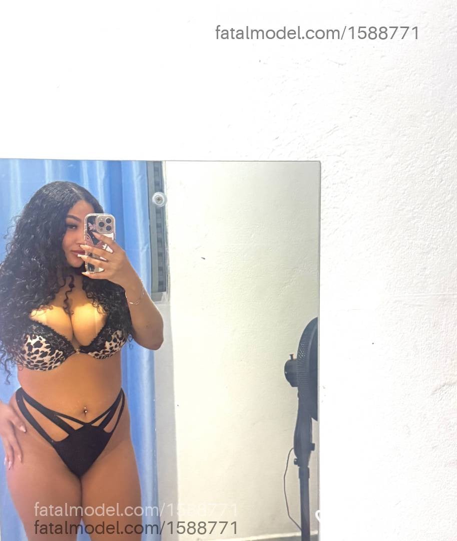 Acompanhante mulher morena (o) de olhos castanhos - Stefany