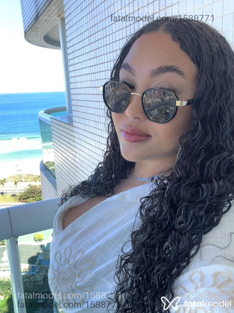 Acompanhante mulher morena (o) de olhos castanhos - Stefany