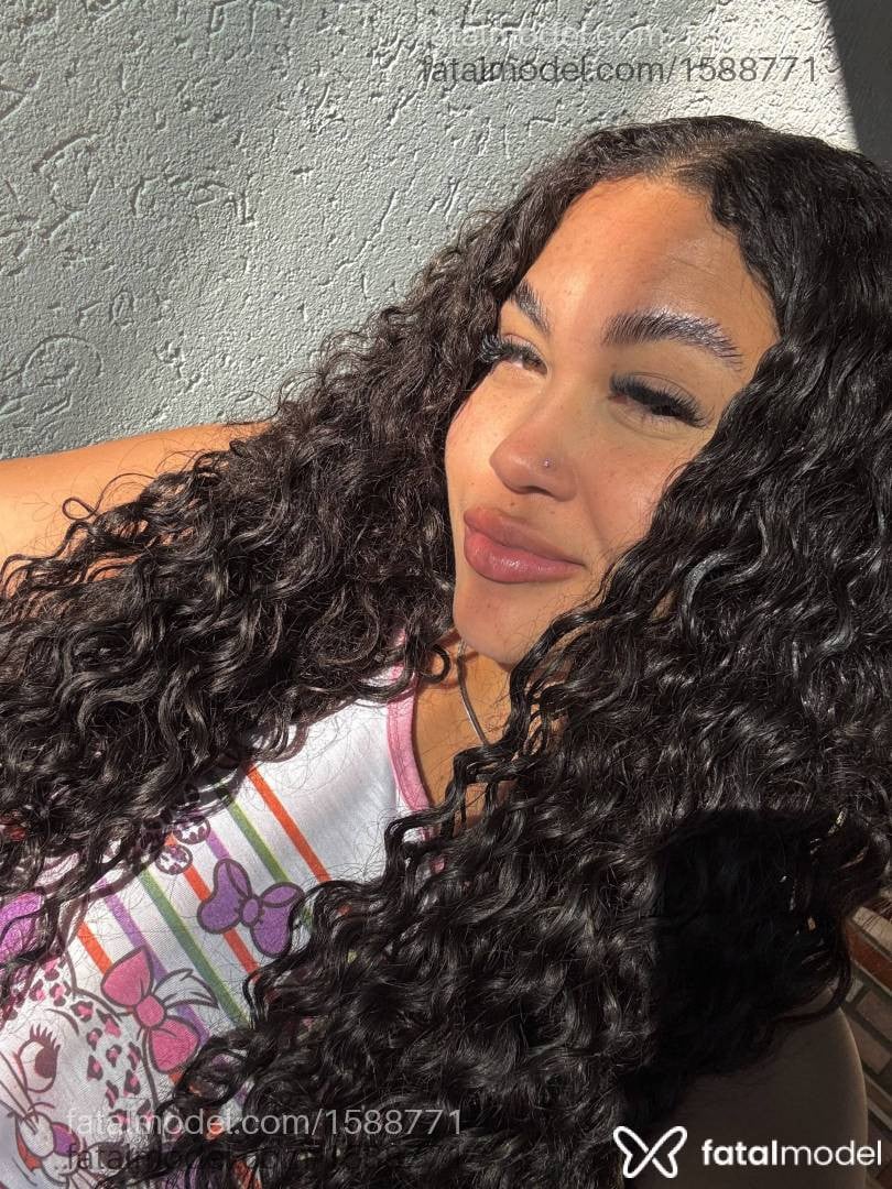 Acompanhante mulher morena (o) de olhos castanhos - Stefany