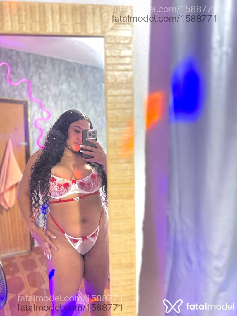 Acompanhante mulher morena (o) de olhos castanhos - Stefany