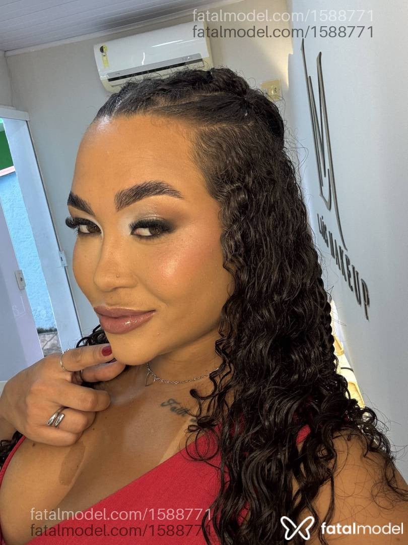 Acompanhante mulher morena (o) de olhos castanhos - Stefany