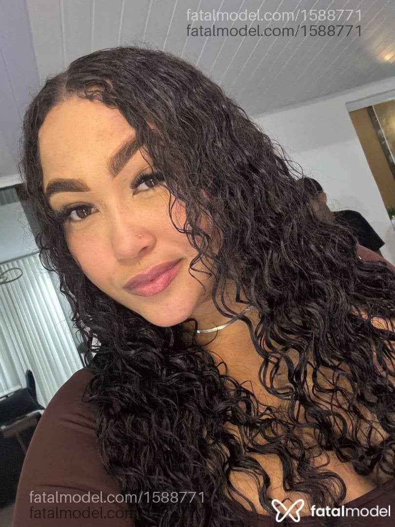 Acompanhante mulher morena (o) de olhos castanhos - Stefany