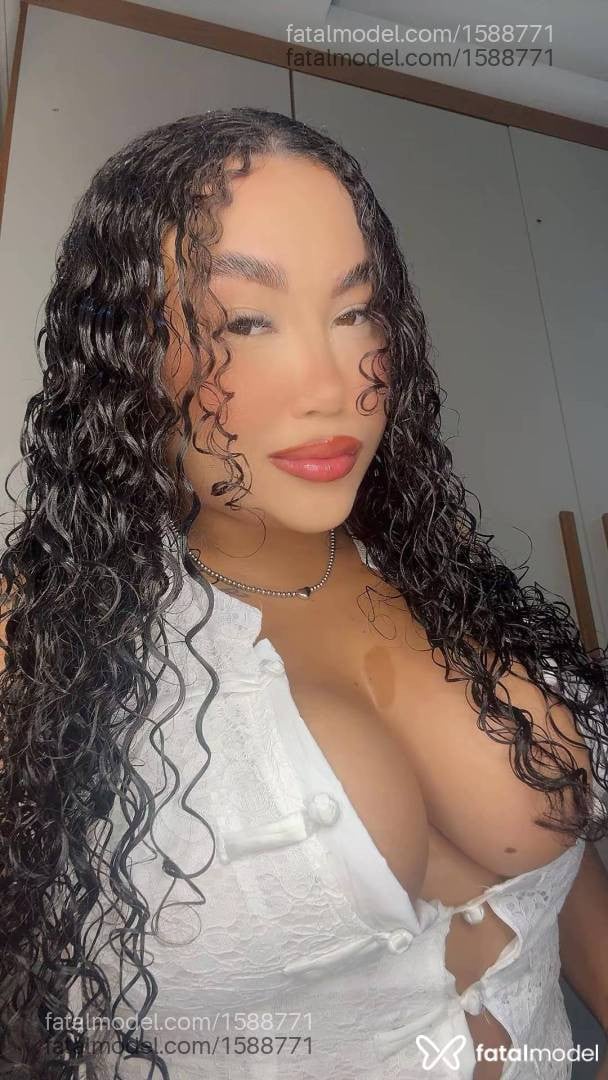 Acompanhante mulher morena (o) de olhos castanhos - Stefany