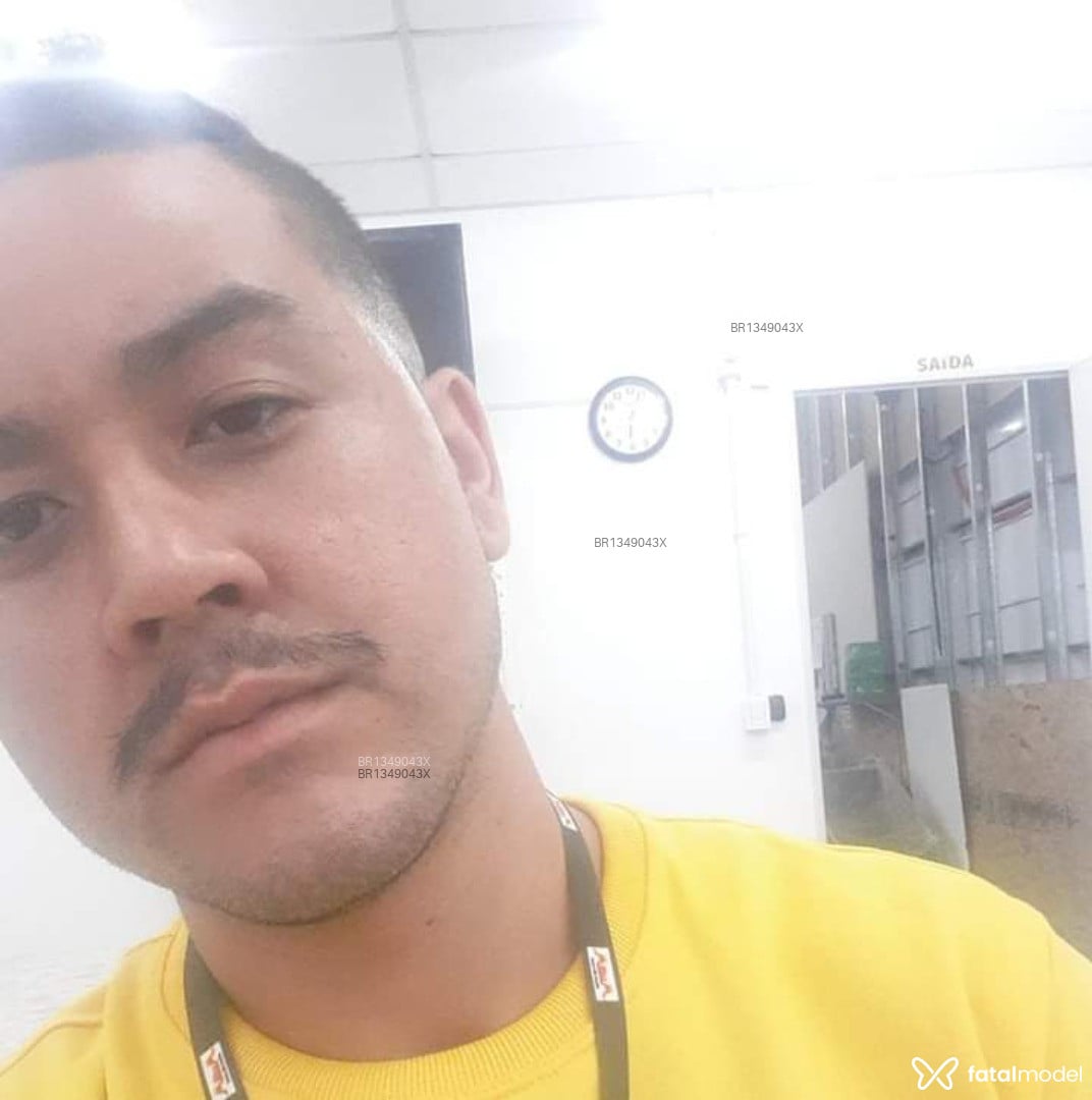 Acompanhante homem com cabelo castanho de olhos castanhos em Pato Branco - Cleverson