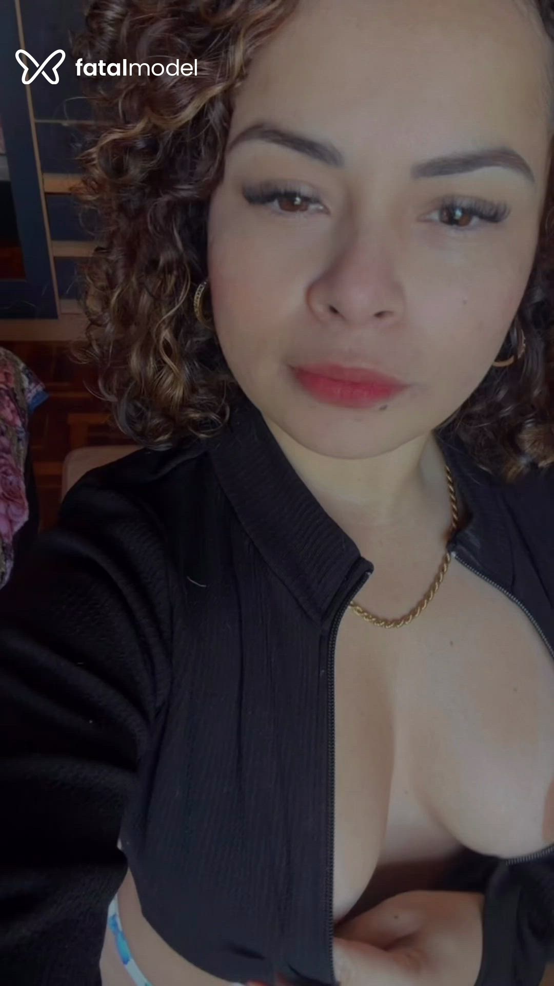 Acompanhante mulher com cabelo castanho de olhos castanhos - Lis Duarte