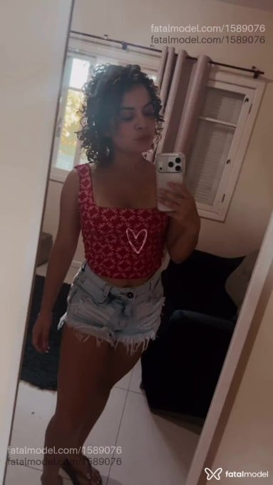 Acompanhante mulher com cabelo castanho de olhos castanhos em Gramado - Lis Duarte