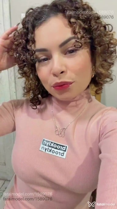 Acompanhante mulher com cabelo castanho de olhos castanhos em Gramado - Lis Duarte