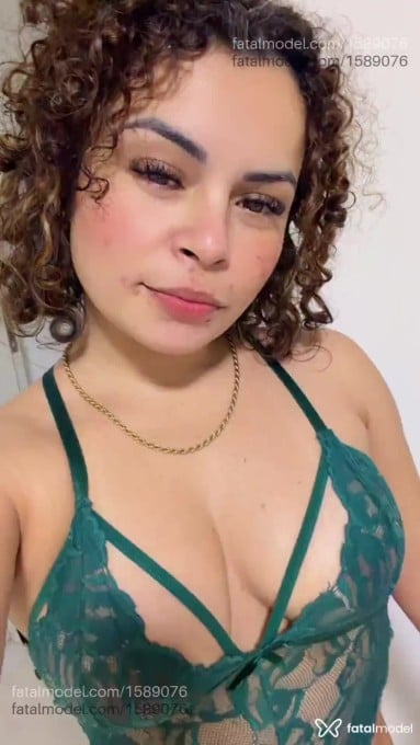 Acompanhante mulher com cabelo castanho de olhos castanhos - Lis Duarte