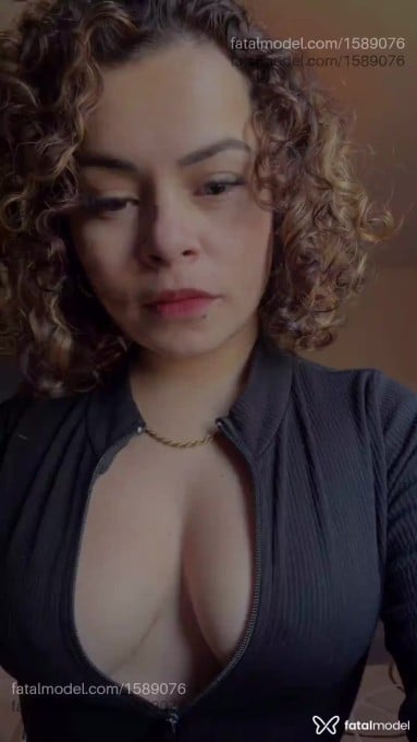 Acompanhante mulher com cabelo castanho de olhos castanhos - Lis Duarte