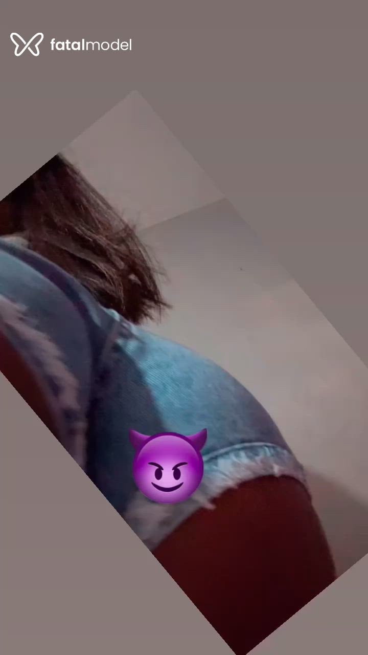 Acompanhante mulher morena (o) de olhos pretos - Júlia