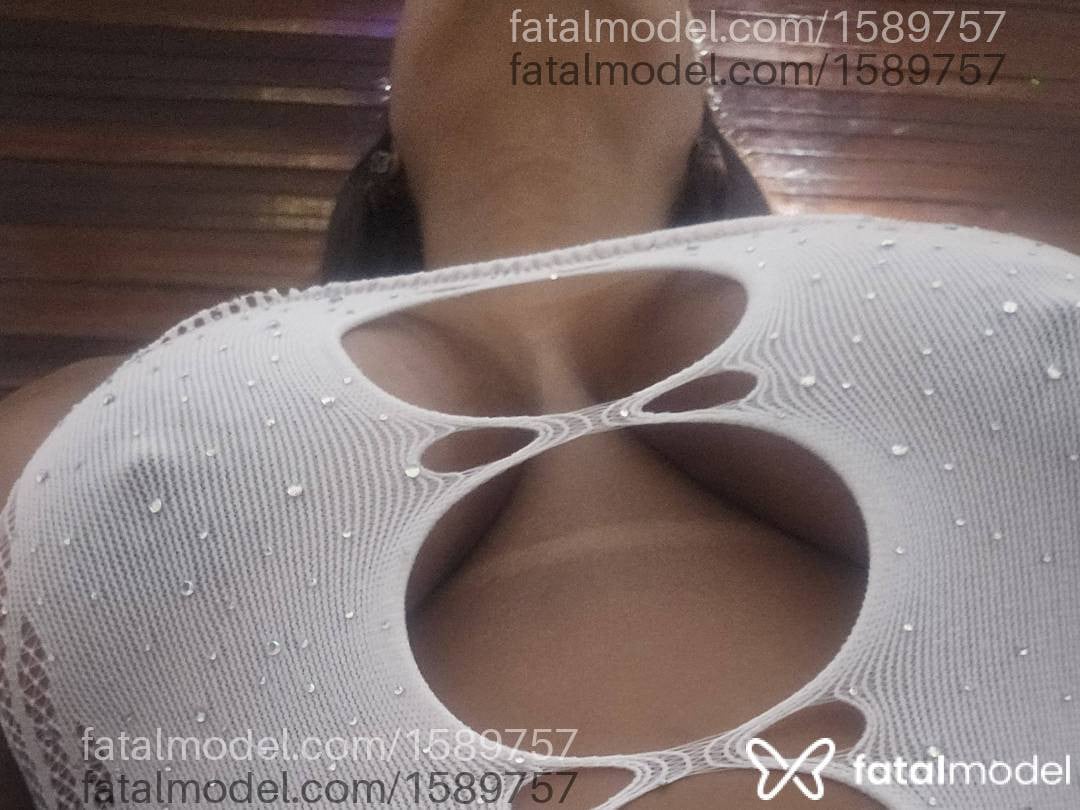 Acompanhante mulher morena (o) de olhos pretos - Tainá