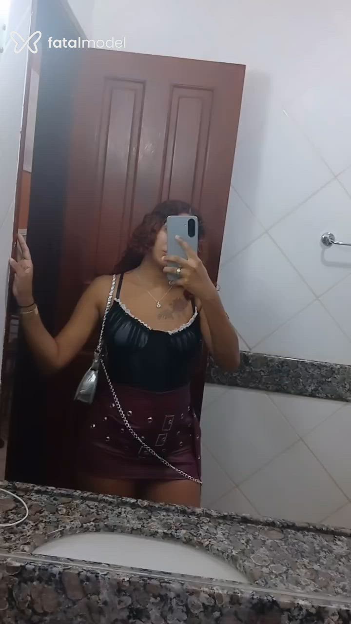 Acompanhante mulher loira (o) de olhos pretos - Emmanuelle