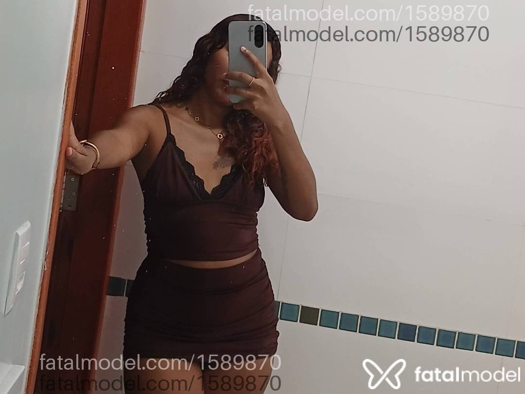 Acompanhante mulher loira (o) de olhos pretos - Emmanuelle