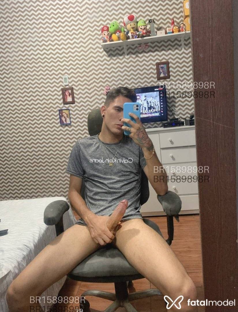 Acompanhante homem com cabelo castanho de olhos castanhos em São José - Ariel