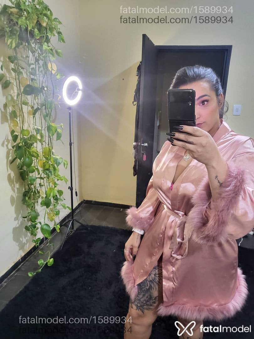 Acompanhante mulher morena (o) de olhos castanhos em Unaí Acompanhante mulher morena (o) de olhos castanhos em Unaí - Melissa Prado