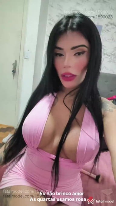 Acompanhante travesti com cabelo castanho de olhos castanhos em Porto Alegre Acompanhante travesti com cabelo castanho de olhos castanhos em Porto Alegre - Jhady Freitas