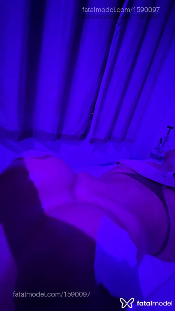 Acompanhante mulher trans morena (o) de olhos pretos - Flávia Junqueira