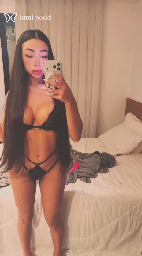 Acompanhante mulher trans morena (o) de olhos pretos - Flávia Junqueira