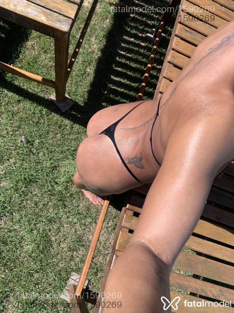 Acompanhante mulher loira (o) de olhos castanhos - Kethlen dias