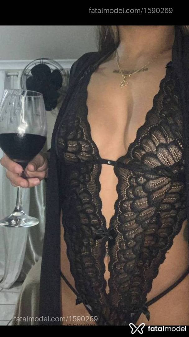 Acompanhante mulher loira (o) de olhos castanhos - Kethlen dias