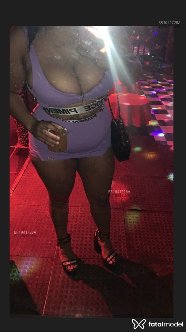 Acompanhante mulher com cabelo castanho de olhos mel em Porto Alegre - Priscila