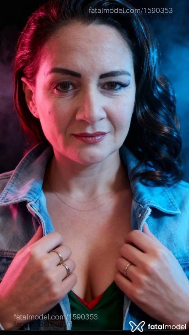 Acompanhante mulher ruiva (o) de olhos verdes - Bruna