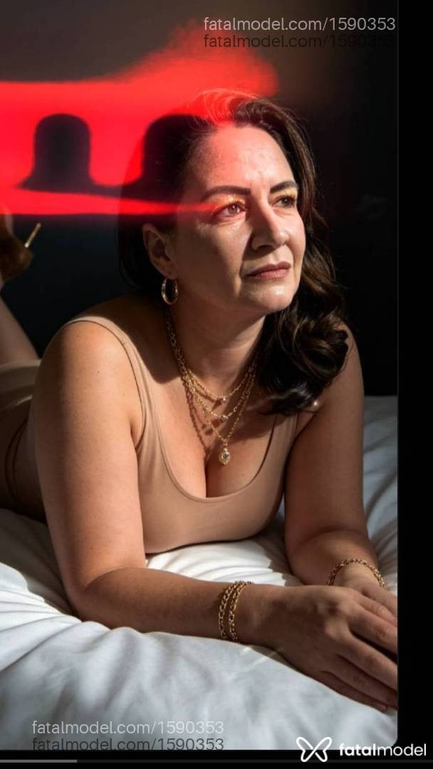 Acompanhante mulher ruiva (o) de olhos verdes - Bruna