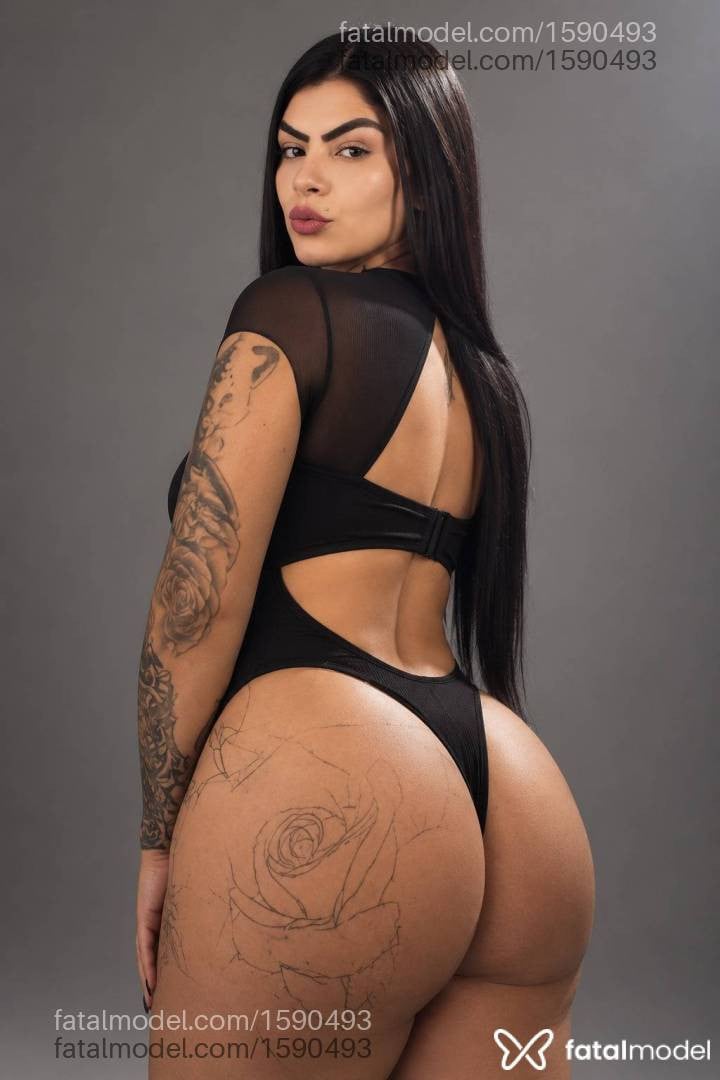Acompanhante mulher morena (o) de olhos pretos - Gaby Monteiro