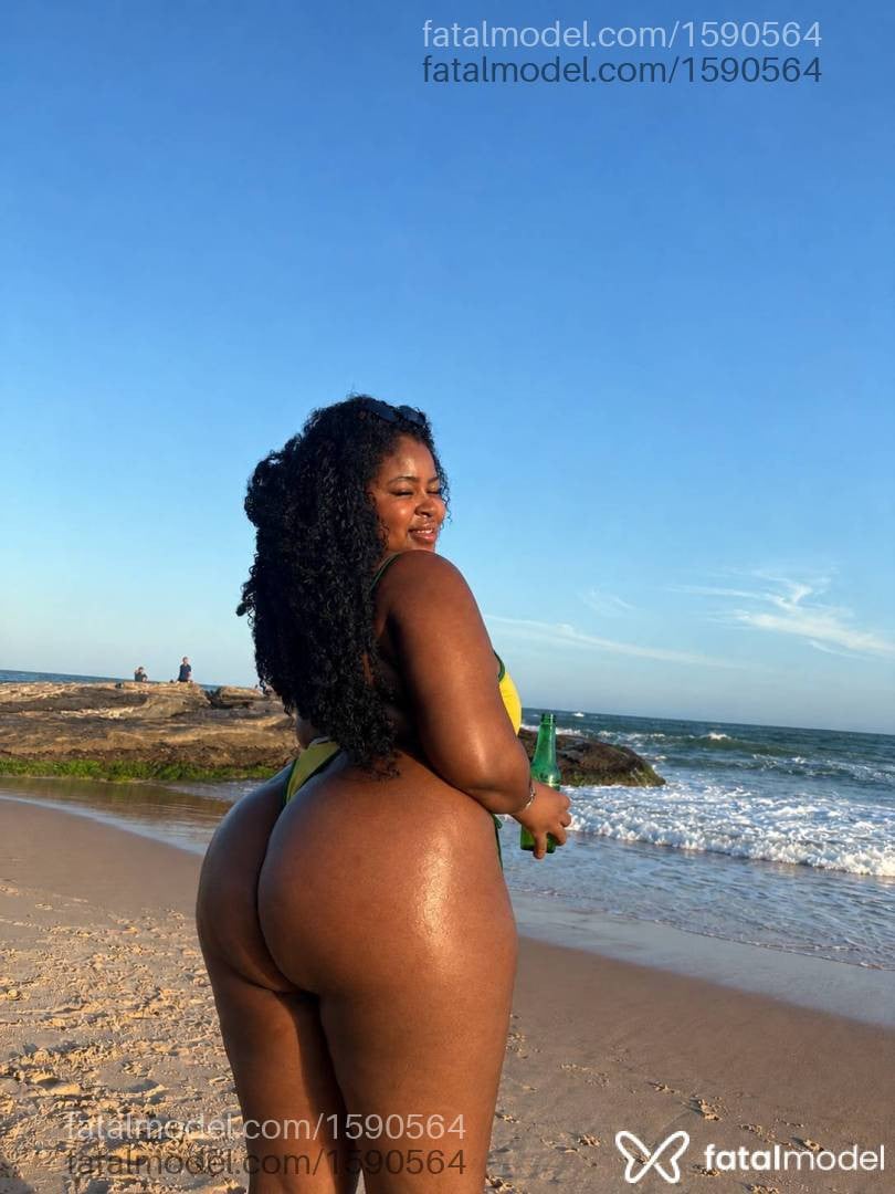 Acompanhante mulher morena (o) de olhos pretos - Darah Taylor