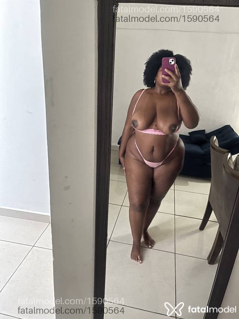 Acompanhante mulher morena (o) de olhos pretos - Darah Taylor