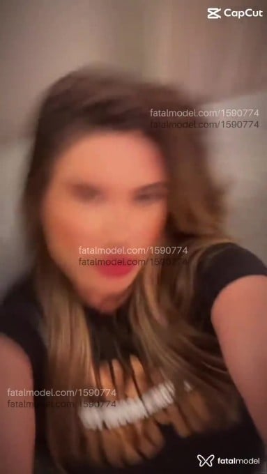 Acompanhante mulher loira (o) de olhos verdes em Virtual Acompanhante mulher loira (o) de olhos verdes em Virtual - Glennda Ostiny