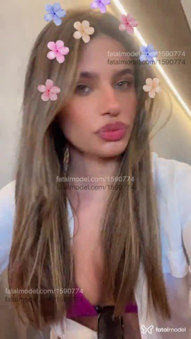 Acompanhante mulher loira (o) de olhos verdes em Virtual Acompanhante mulher loira (o) de olhos verdes em Virtual - Glennda Ostiny