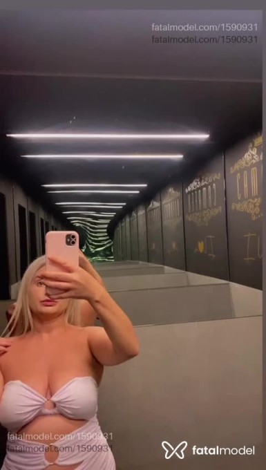 Acompanhante mulher loira (o) de olhos verdes - Julia Acompanhante mulher loira (o) de olhos verdes - Julia