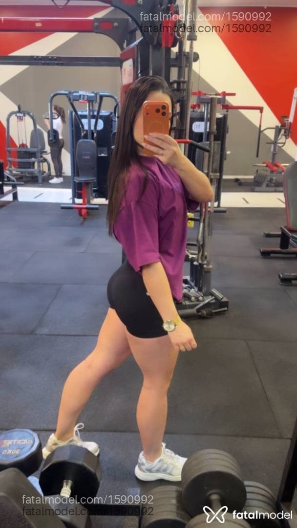 Acompanhante mulher com cabelo castanho de olhos castanhos - Isadora Bianchinni
