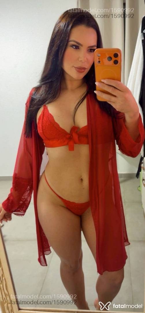 Acompanhante mulher com cabelo castanho de olhos castanhos - Isadora Bianchinni