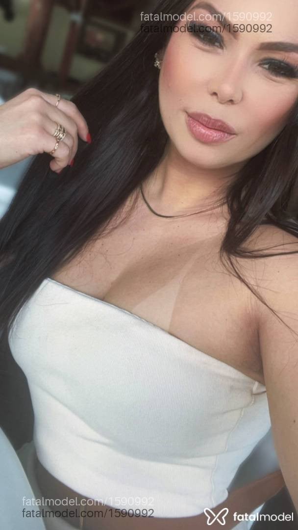 Acompanhante mulher com cabelo castanho de olhos castanhos - Isadora Bianchinni
