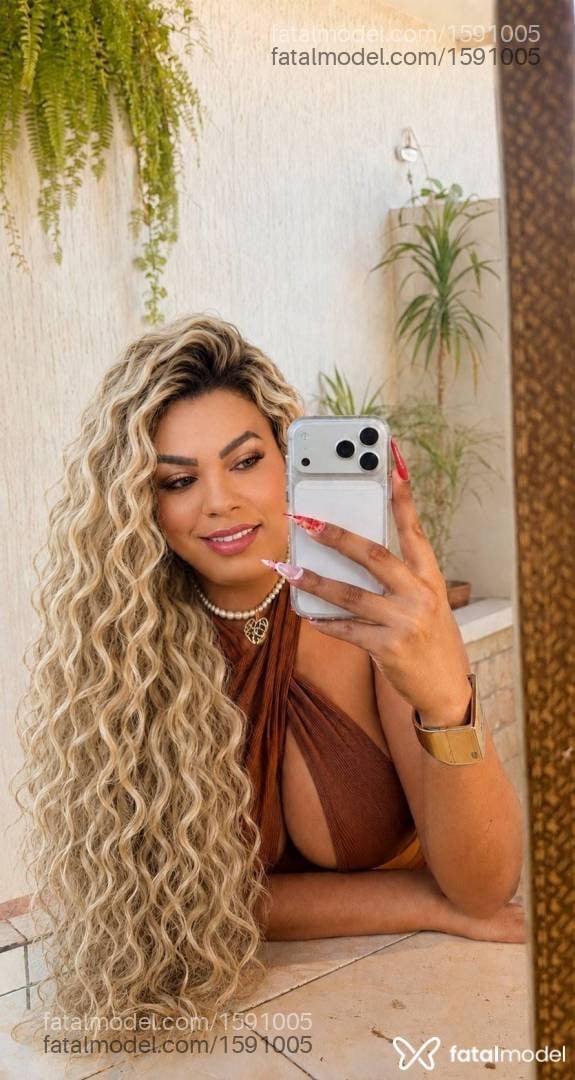 Acompanhante mulher trans morena (o) de olhos mel - LAÍSA SAMPAIO