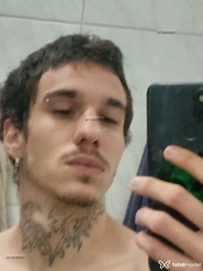Acompanhante homem com cabelo castanho de olhos castanhos em Chapecó Acompanhante homem com cabelo castanho de olhos castanhos em Chapecó - Diego
