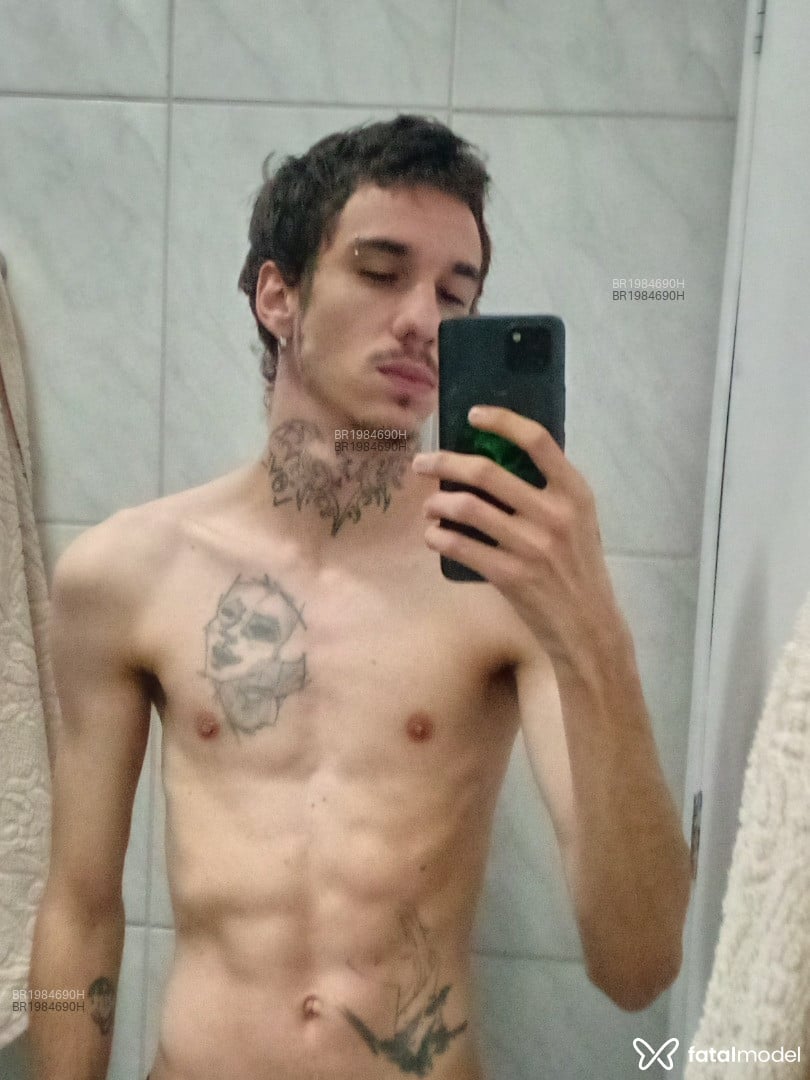 Acompanhante homem com cabelo castanho de olhos castanhos em Chapecó Acompanhante homem com cabelo castanho de olhos castanhos em Chapecó - Diego